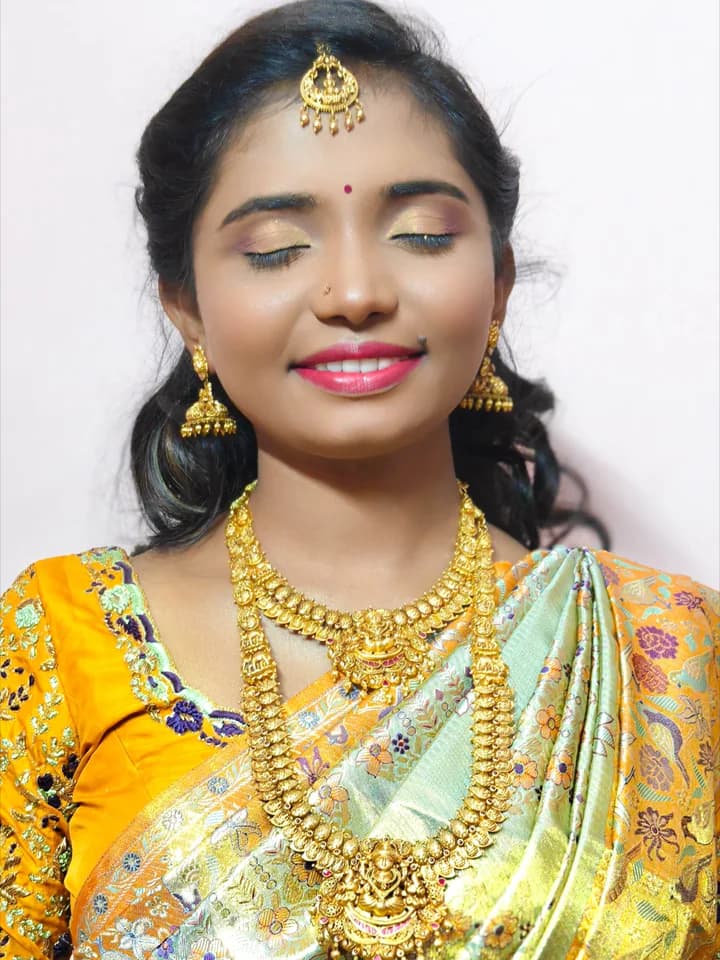 Jayasri Makeovers - Professional hd-bridal makeup and hairstyling in Bangalore